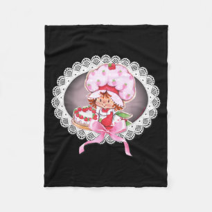 Erdbeer Shortcake Charakter mit Kuchen und Rosa Fleecedecke