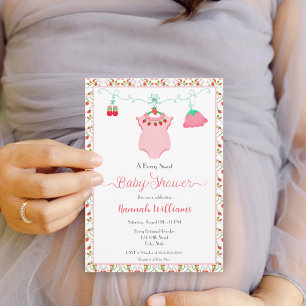 Erdbeerbaby-Outfit mit Muster Baby Shower Einladung