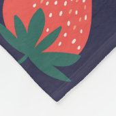 Erdbeere Blume & Früchte: Dekoratives Muster Fleecedecke (Ecke)