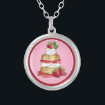 Erdbeere Cake Shortcake Brautparty Geburtstag Versilberte Kette<br><div class="desc">Das Design zeigt eine originelle Marker-Illustration eines klassischen kurzen Erdbeerkuchendesserts. Die in den USA und in Großbritannien beliebte Leckerei bietet süße Süßkuchen, die mit saftigen Erdbeeren und Schlagsahne überzogen sind. Auf der Speisekarte stehen eine ganze Erdbeere und frische Minze-Blätter. Ideal für ein einzigartiges Brautparty, eine Verlobungsfeier, eine Geburtstagsparty, ein Erdbeerfestival,...</div>