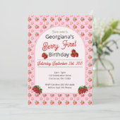 Erdbeere erster Geburtstag Pink Gingham Erdbeere F Einladung (Stehend Vorderseite)