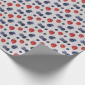 Erdbeere, Huckleberry, BlackBerry auf Beige Geschenkpapier (Ecke)