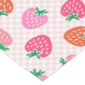 Erdbeere Karos - Rosa und Rot Tischdecke (Schrägansicht)