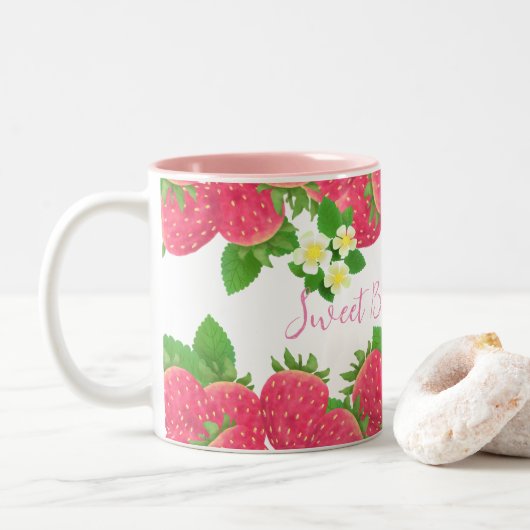 Erdbeere mit Blume Zweifarbige Tasse (Mit Donut)