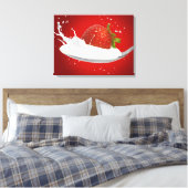 Erdbeere mit Milchspritze Leinwanddruck (Insitu (Schlafzimmer))