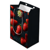 Erdbeere Mittlere Geschenktüte (Vorderseite Schrägansicht)