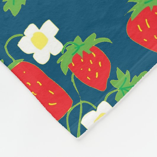 Erdbeere und Blume Blaues Muster Fleecedecke (Ecke)