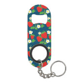 Erdbeere und Blume Blaues Muster Monogrammiert Mini Flaschenöffner (Rückseite)