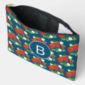 Erdbeere und Blume Blaues Muster Monogrammiert Zubehörtasche (Offen)