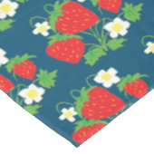 Erdbeere und Blume Blaues Muster Tischdecke (Schrägansicht)
