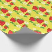 Erdbeere und Blume Muster Gelb Geschenkpapier (Ecke)