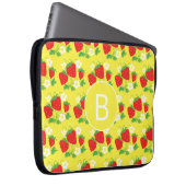 Erdbeere und Blumen Gelb Muster Monogrammiert Laptopschutzhülle (Vorne Rechts)