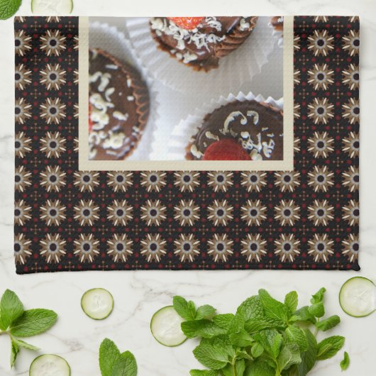 Erdbeere und dunkle Schokolade Mousse Dessert Handtuch (Gefaltet)