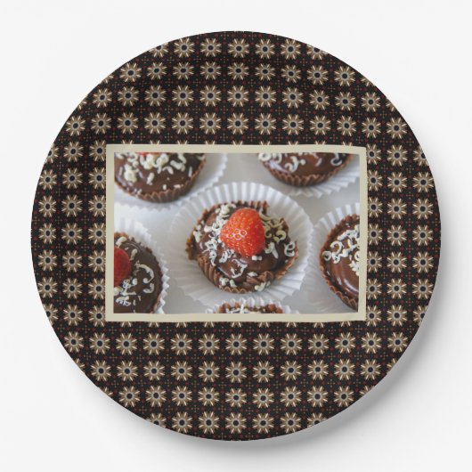 Erdbeere und dunkle Schokolade Mousse Dessert Pappteller (Vorderseite)