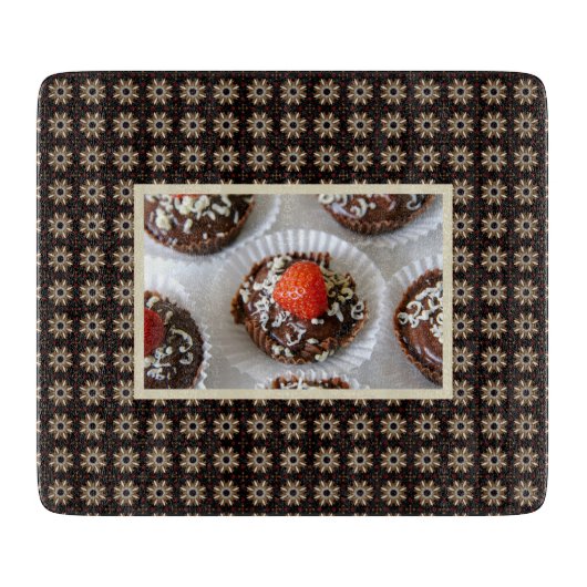 Erdbeere und dunkle Schokolade Mousse Dessert Schneidebrett (Vorderseite)