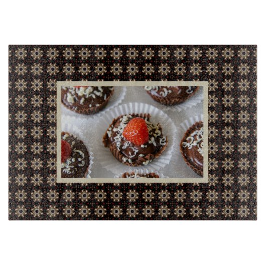 Erdbeere und dunkle Schokolade Mousse Dessert Schneidebrett (Vorderseite)