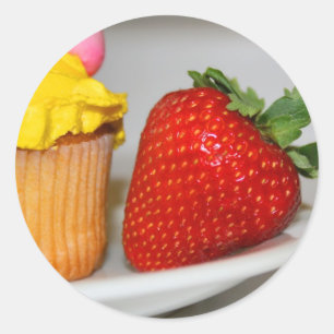 Erdbeere und ein Muffin-Aufkleber Runder Aufkleber