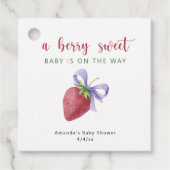 Erdbeere und lila Bugbrust Kinderdusche Geschenkanhänger (Vorderseite)