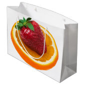 Erdbeere und Orange Große Geschenktüte (Rückseite Schrägansicht)