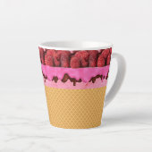 Erdbeereis mit Waffelhörnchen, Dessert Milchtasse (Rechte Ecke)