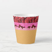 Erdbeereis mit Waffelhörnchen, Dessert Milchtasse (Vorderseite)