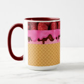 Erdbeereis mit Waffelhörnchen Tasse (Links)