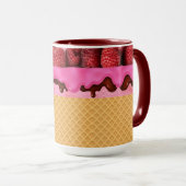 Erdbeereis mit Waffelhörnchen Tasse (VorderseiteRechts)