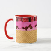 Erdbeereis mit Waffelhörnchen Tasse (Links)