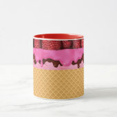 Erdbeereis mit Waffelhörnchen Tasse (Zentrum)