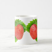 Erdbeeren auf Blättern Kaffeetasse (Mittel)