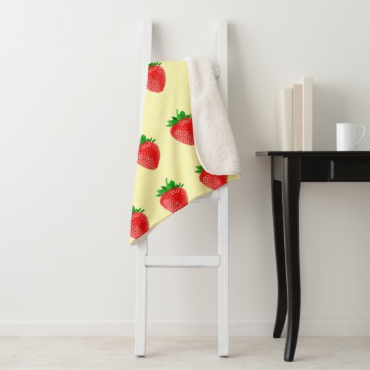 Erdbeeren auf dem Gelben Sherpa-Blanket Sherpadecke (Beispiel)