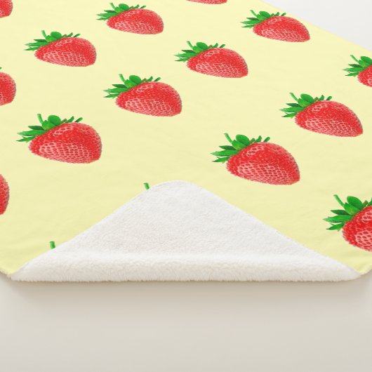 Erdbeeren auf dem Gelben Sherpa-Blanket Sherpadecke (3/4)