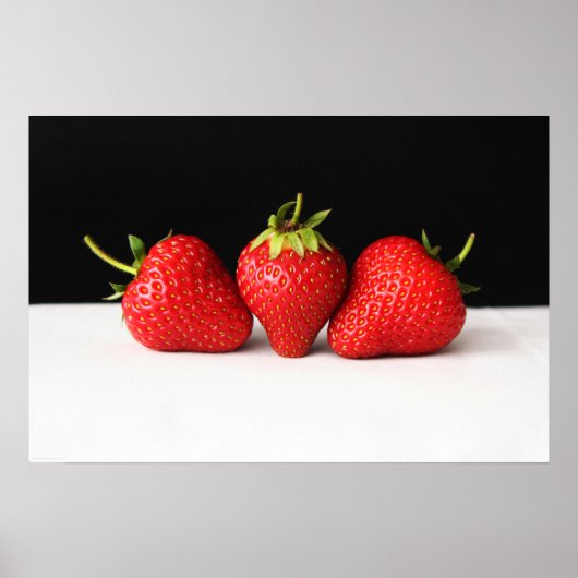 Erdbeeren auf schwarz über weiß poster (Vorne)