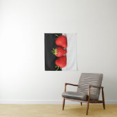 Erdbeeren auf schwarz über weiß wandteppich (Beispiel)