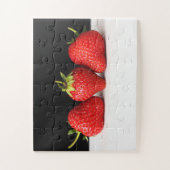Erdbeeren auf schwarz-weiß 11x14 30pc jpcnm puzzle (Vertikal)