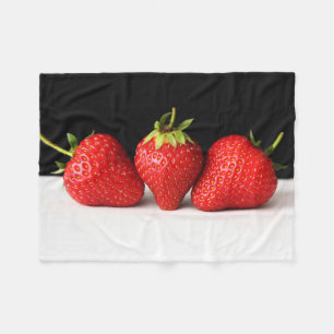 Erdbeeren auf schwarz-weiß fbcna fleecedecke