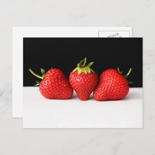 Erdbeeren auf schwarz-weißem PC-Bogen2 Postkarte (Vorne/Hinten)