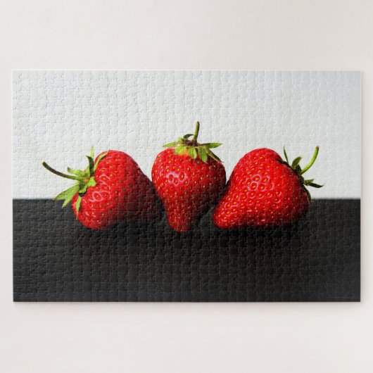 Erdbeeren auf Weiß über Schwarz 20x30 1014pc jpcn Puzzle (Horizontal)