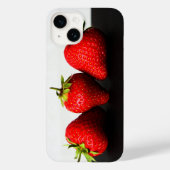Erdbeeren auf Weiß über Schwarz Case-Mate iPhone Hülle (Rückseite)