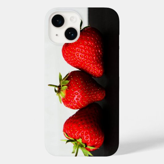 Erdbeeren auf Weiß über Schwarz Case-Mate iPhone Hülle (Rückseite)