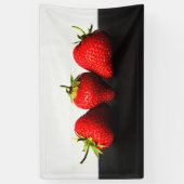 Erdbeeren auf Weiß über schwarzen Balken Banner (Vertikal)