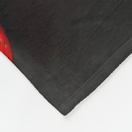 Erdbeeren auf Weiß über schwarzen FBC Fleecedecke (Ecke)