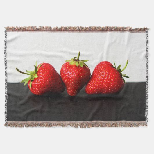 Erdbeeren auf Weiß über schwarzen Tbcna Decke (Vorderseite)