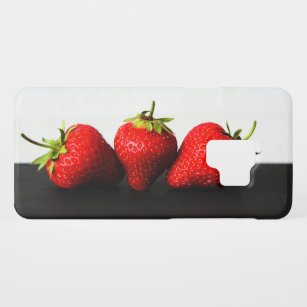 Erdbeeren auf weißem über schwarzem Hintergrund Case-Mate Samsung Galaxy S9 Hülle