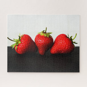 Erdbeeren auf weißem und schwarzem Grund 16x20 520 Puzzle