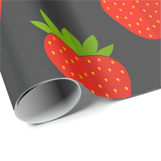 Erdbeeren im dunklen Hintergrund Geschenkpapier (Rolleneckpunkt)