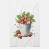 Erdbeeren in einem Eimer Geschirrtuch (Vertikal)