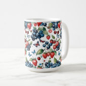 Erdbeeren mit Blaubeeren und Schmetterlingen Kaffeetasse (VorderseiteRechts)