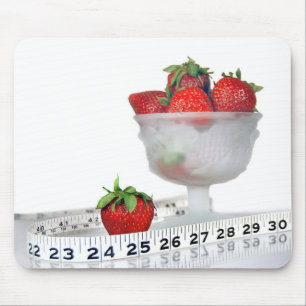 Erdbeeren mit Maßband Mousepad