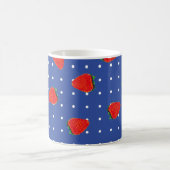 Erdbeeren mit Punkten Kaffeetasse (Mittel)